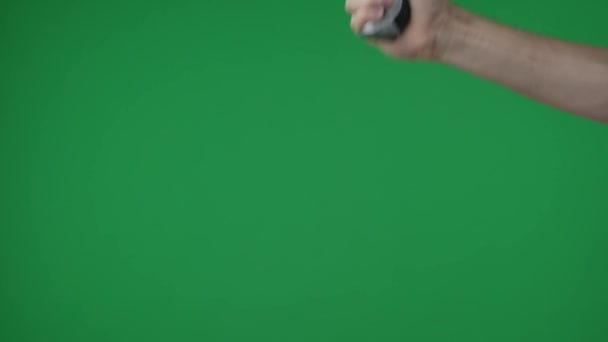 Uno Scatto Sfondo Verde Una Mano Maschile Cromakey Che Tiene — Video Stock