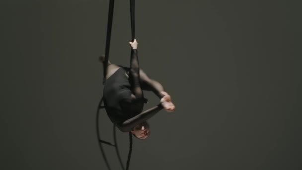 Rhythmic Gymnastics Girl Performs Scum One Arm Air Metal Rotating — Stock Video