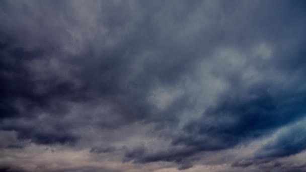 嵐雲タイムラプス 暗い雲が嵐の前に太陽を遮断する — ストック動画