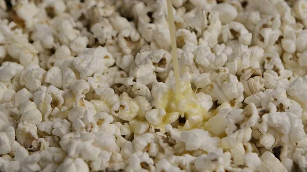 Pouring Caramel White Popcorn — Stock Photo, Image