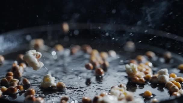 Popcorn Est Cuit Dans Une Poêle Frire Avec Huile Tournesol — Video