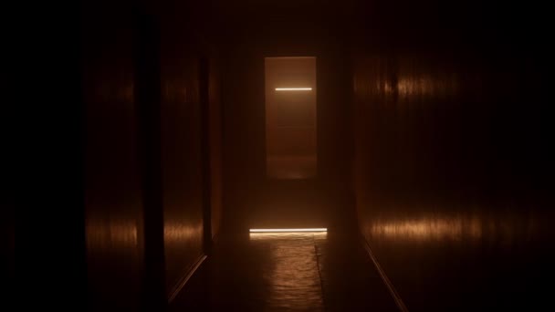 シルエットの女性は暗い廊下を走っています オレンジライト — ストック動画