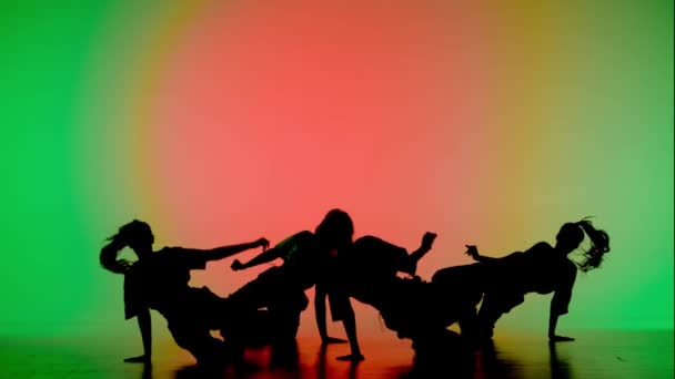 Rahmen Auf Grünem Orangefarbenem Hintergrund Verlauf Tanzgruppe Bestehend Aus Attraktiven — Stockvideo