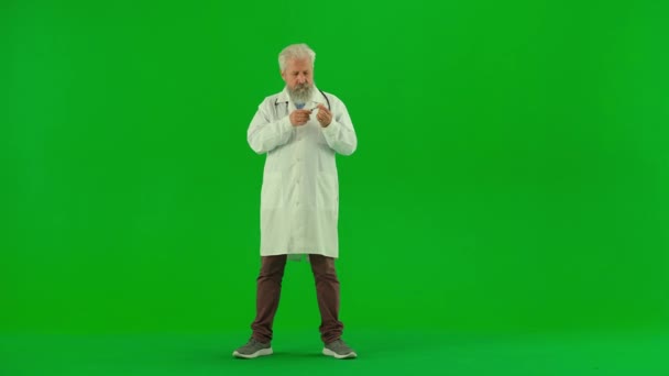 Концепция Рекламы Здравоохранения Медицинского Консалтинга Портрет Пожилого Человека Медика Хрома — стоковое видео