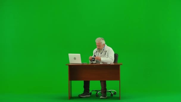 Концепція Медичної Медичної Консалтингової Реклами Портрет Старого Лікаря Зеленому Екрані — стокове відео