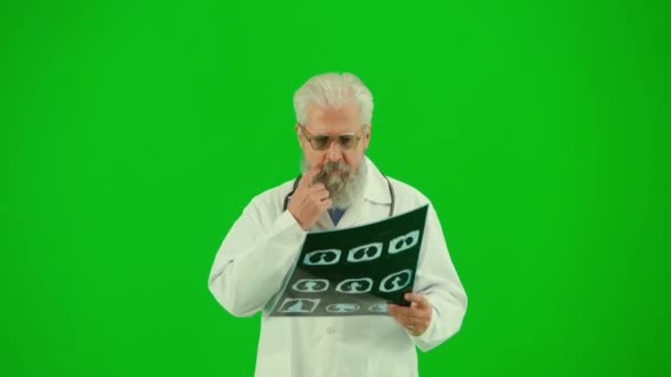 Sağlık Tıbbi Danışmanlık Reklam Konsepti Krom Anahtar Yeşil Ekranda Insan — Stok video