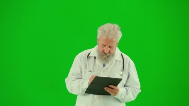 Sağlık Tıbbi Danışmanlık Reklam Konsepti Krom Anahtar Yeşil Ekranda Insan — Stok video