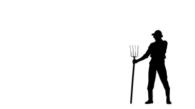 Çiftçilik ve bahçıvanlık yaratıcı konsepti. Beyaz arka planda alfa kanallı bir çiftçinin portresi. Saman için ayakta duran ve yaba tutan bahçıvanın silueti..