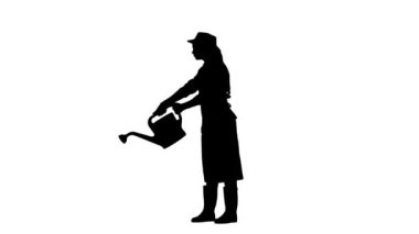 Bahçıvanlık ve tarım reklamları konsepti. Çiftçi portresi. Kadın bahçıvan silueti çiçekleri büyük bir su bidonuyla suluyor. Beyaz arkaplan alfa kanalında izole edildi.