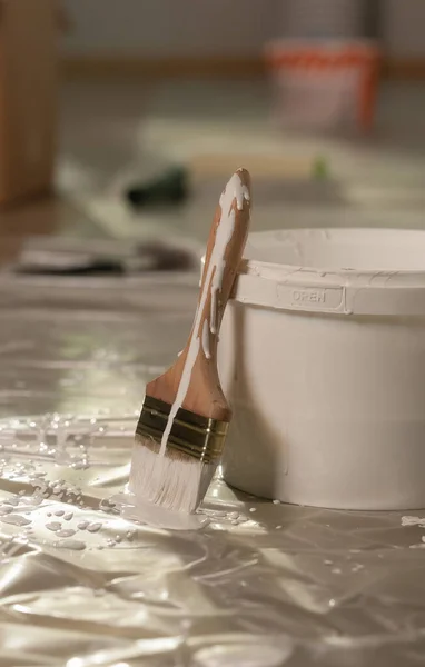Foreground Paintbrush White Paint Pile Upright Resting Bucket Paint Standing — Stock Photo, Image