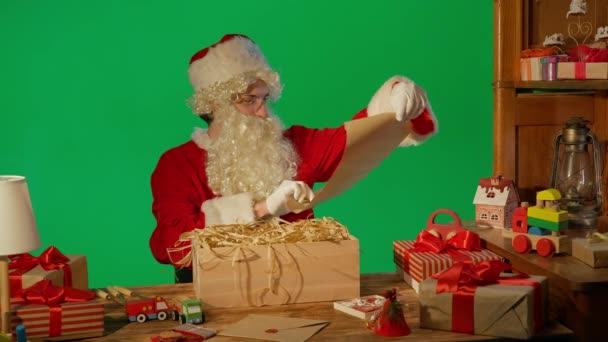 Babbo Natale Tavola Con Regali Lettura Pacchetto Lettere Sfondo Verde — Video Stock