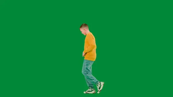 Skolbarn Och Fritid Kreativt Koncept Porträtt Pojke Kromnyckel Grön Skärm — Stockfoto