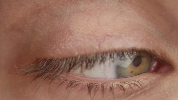 Ojo Hombre Mirando Alrededor Gimnasia Ocular Movimientos Oculares Concepto Visión — Vídeos de Stock