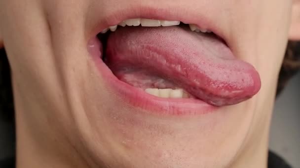 Männerzungen Artikulationsübungen Für Die Zunge Training Des Sprachapparates Der Zungenmuskulatur — Stockvideo