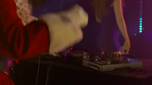 Mikulás Keverés Számokat Egy Nightclub Egy Karácsonyi Újévi Party Vagy — Stock videók
