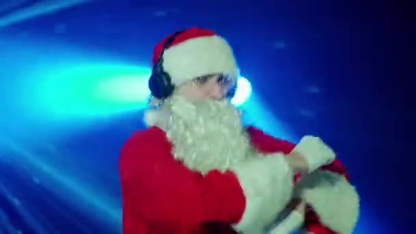 Santa Claus Mieszanie Utworów Klubie Nocnym Przyjęciu Bożego Narodzenia Nowego — Wideo stockowe