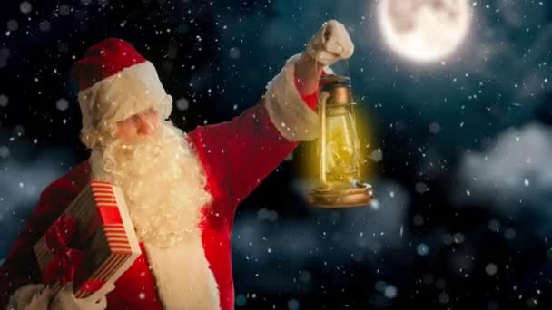 Kerstman Met Lantaarn Bobbie Nacht Tegen Achtergrond Van Nachtelijke Hemel — Stockvideo