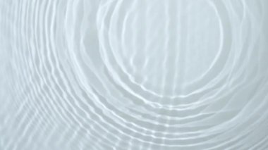 Beyaz dalga soyut veya dalgalı su dokusu arkaplanı.