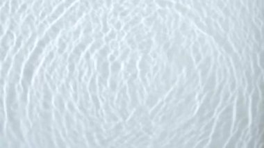 Beyaz dalga soyut veya dalgalı su dokusu arkaplanı.