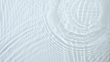 Beyaz dalga soyut veya dalgalı su dokusu arkaplanı.