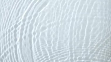 Beyaz dalga soyut veya dalgalı su dokusu arkaplanı.