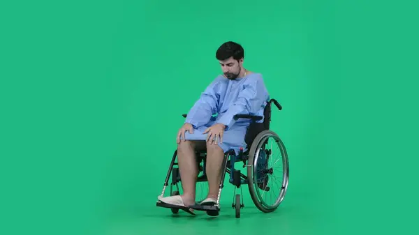 Sala Médica Rehabilitación Concepto Creativo Croma Pantalla Verde Clave Hombre —  Fotos de Stock