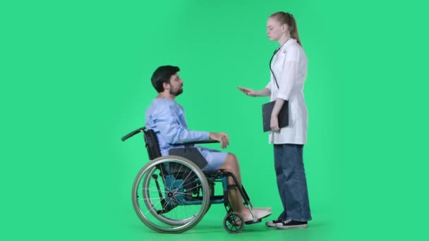 Koncepcja Reklamy Oddziału Medycznego Rehabilitacji Zdrowotnej Pielęgniarka Wózku Sprawdza Jego — Wideo stockowe