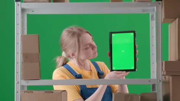 Framed Green Background Chromakey Depicts Young Woman Uniform Demonstrates Worker — Stock Video