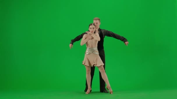 Duo Dansa Ballroom Elegan Melakukan Rutinitas Dinamis Yang Ditangkap Terhadap — Stok Video