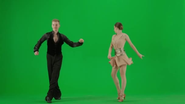 Елегантний Бальний Танцювальний Дует Виконує Динамічну Рутину Захоплену Яскраво Зеленому — стокове відео