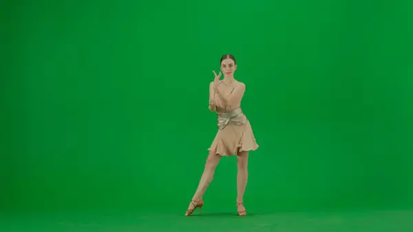 Latin Ballroom Dancer Pose Green Screen Inglês Uma Dançarina Salão — Fotografia de Stock