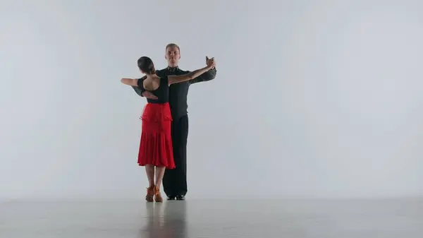 Silhouette Elegant Ballroom Dance Par Hvit Bakgrunn Slående Bilde Moderne – stockfoto