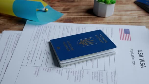 Σχέδιο Δημιουργικής Διαφήμισης Διαβατηρίου Και Μετανάστευσης Κοντινό Πλάνο Του Εγγράφου — Αρχείο Βίντεο