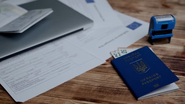 护照和移民创意广告概念 关闭一个身份证件的 桌上放着一本带有欧元钱 证件和印章的乌克兰护照 — 图库视频影像