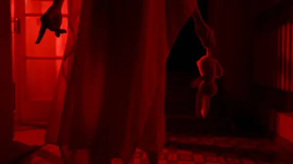 Horror Film Poltergeist Creatieve Reclame Concept Vrouwelijke Geest Een Huis — Stockfoto
