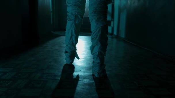 Horror Film Poltergeist Creatieve Reclame Concept Mummie Bedekt Met Witte — Stockvideo