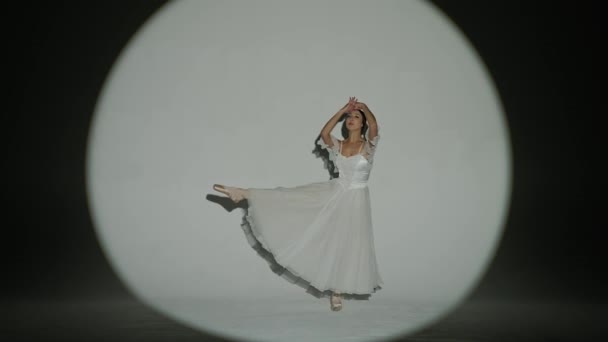 Klasszikus Modern Balett Kreatív Reklám Koncepció Női Portré Sötét Háttérrel — Stock videók