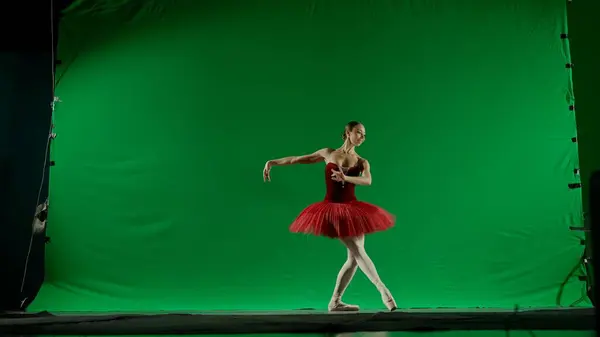 Klassieke Moderne Ballet Creatieve Reclame Concept Vrouw Chroma Belangrijkste Achtergrond — Stockfoto
