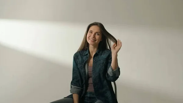 Menschlich Positive Emotionen Kreatives Werbekonzept Porträt Eines Attraktiven Weiblichen Models — Stockfoto