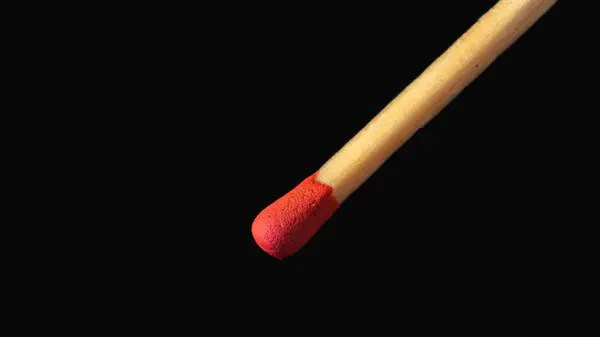 Siyah Arka Planda Bir Kibrit Çöpünün Makro Çekimi Kırmızı Sülfürlü — Stok fotoğraf