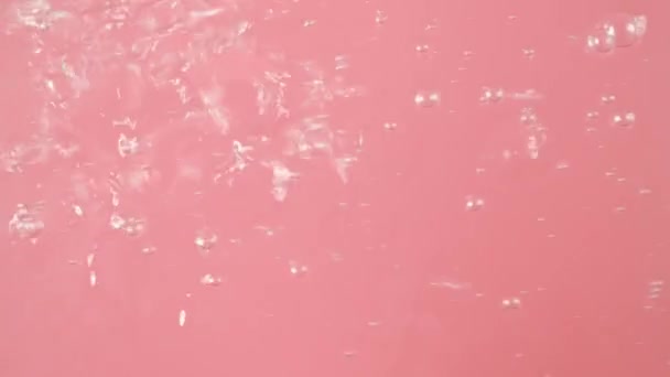 Крупном Плане Розовом Фоне Капля Пузырь Воды Которые Плавают Вдоль — стоковое видео