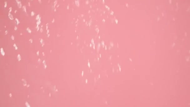 Крупном Плане Розовом Фоне Поток Воды Который Куда Направлен Размывая — стоковое видео