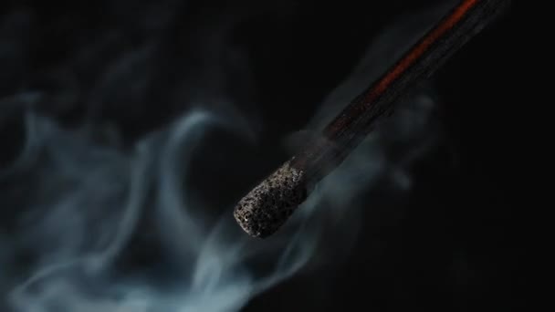 Den Brinnande Tändstickan Visar Slät Släckning Dunklar Försvinner Röken Processen — Stockvideo