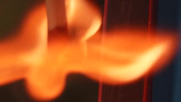 Макро Знімається Темряві Матч Вдаряє Проти Вогненної Торгової Марки Сірниковій — стокове відео