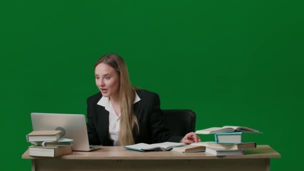 Brainstormen Probleemoplossend Concept Portret Van Een Vrouw Chroma Key Green — Stockvideo