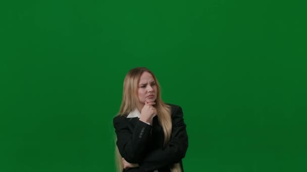 Brainstorming Und Problemlösungskonzept Porträt Einer Frau Auf Grünem Bildschirm Mit — Stockvideo