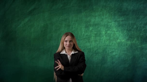 Воображение Концепции Решения Проблем Портрет Женщины Изолирован Зеленом Фоне Цифровым — стоковое видео
