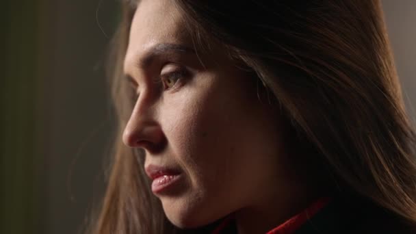 Nsani Aşırı Duygular Yaratıcı Reklam Konsepti Çekici Kadın Modelin Olumsuz — Stok video