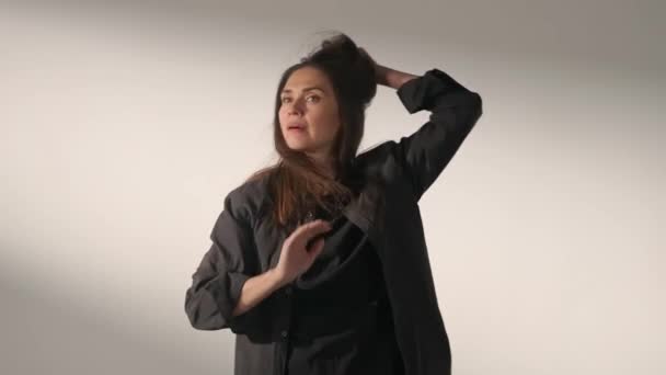 Людські Екстремальні Емоції Концепція Креативної Реклами Портрет Привабливої Жіночої Моделі — стокове відео