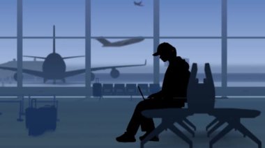 Çerçevede bekleme odası olan bir havaalanı var. Bir kadın elinde bir dizüstü bilgisayarı, sosyal ağlarda, web sitelerinde bir siluet ile oturuyor. Arka planında uçaklar var..